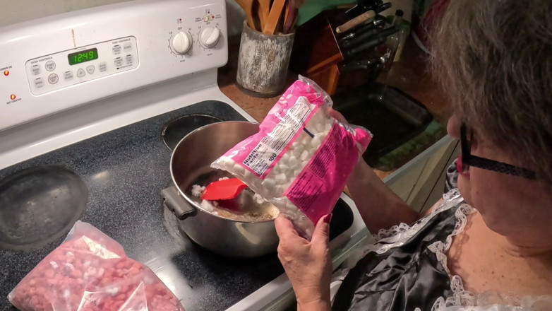Homesteadmama: Cheryl Cooks a Halloween Treat