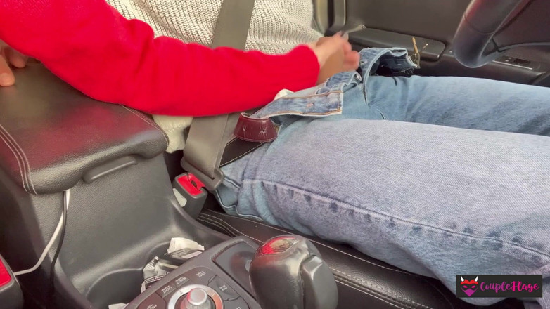 Coupleflage: Trên đường cao tốc, tôi làm cho tài xế Uber kiêm