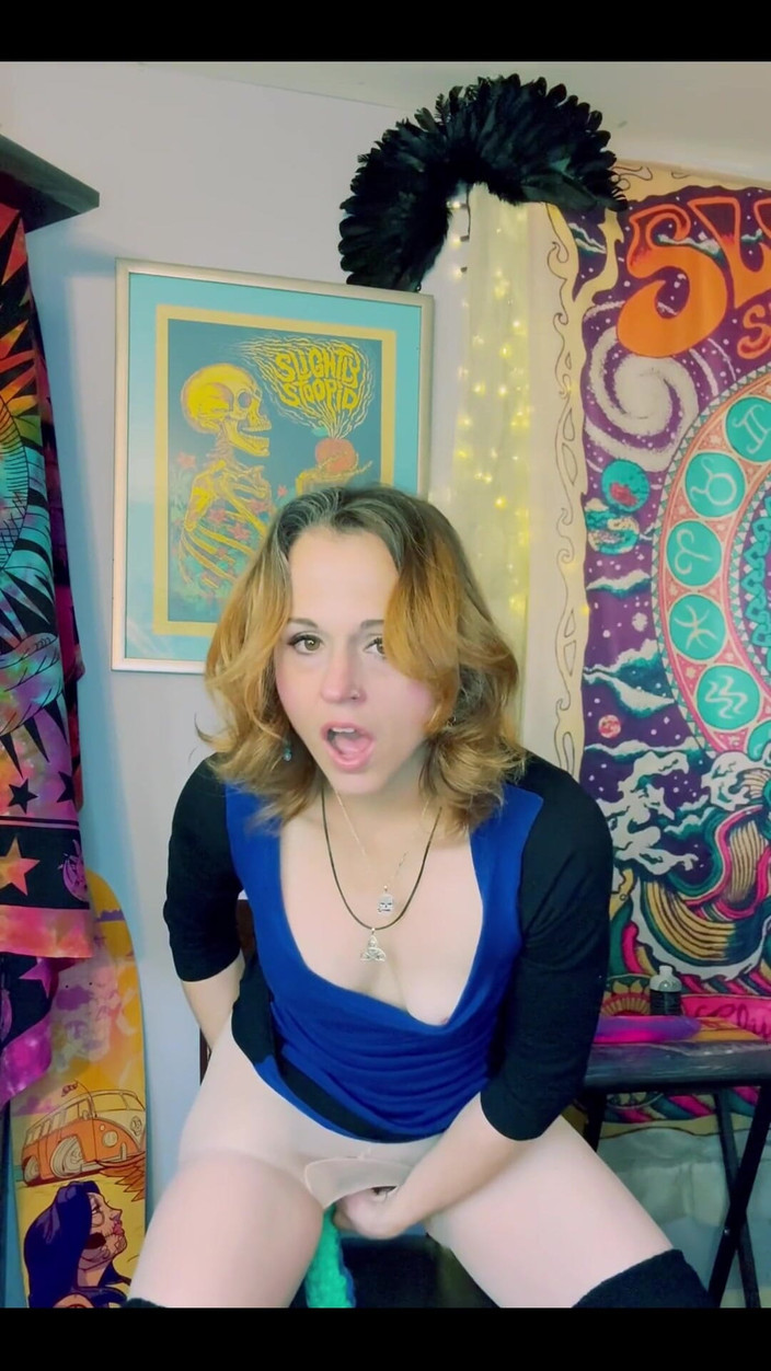 Suzy Wylde: Curvă anală la birou