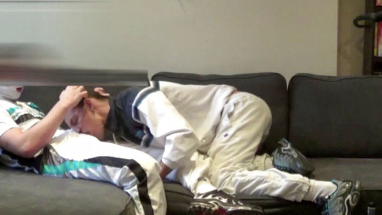 Sneaker Sex Kinky: 복종하는 복종하는 십대