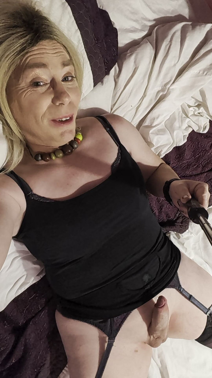 NikkiGee: Énorme squirt de sperme !