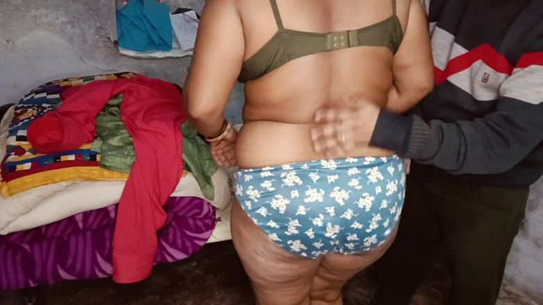 Yourgeeta8899: A tia do vizinho disse, antes de me foder, massagear...