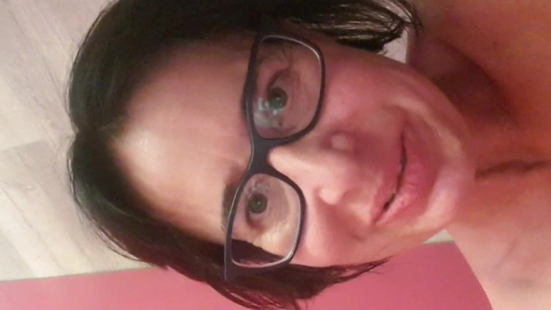 JulieEroticDress: 熟女在淋浴时潮吹