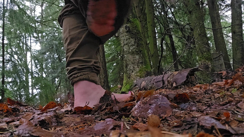 Nerdy_faery: Andarilhos descalças- tanga