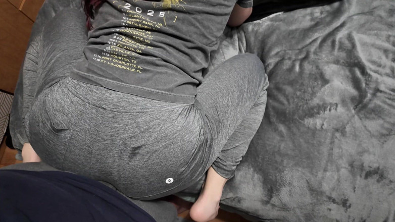 Mimiandevan: College Girl Dorm Room Ass Worship
