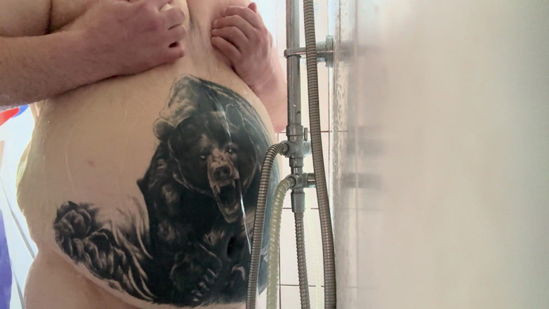 BigBearFrankfurt: I'm Relaxing in the Shower