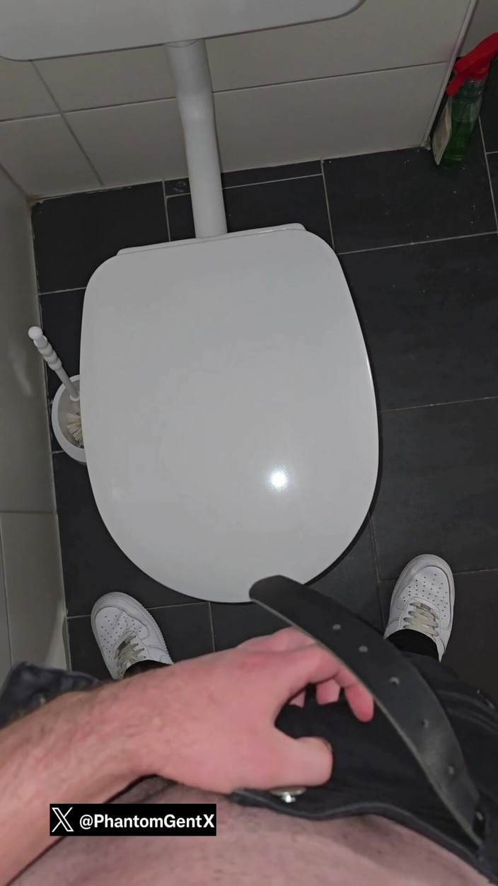 PhantomGentX: Maskierter brocken phantomgentx streichelt dicken schwanz mit provokantem dirtytalk