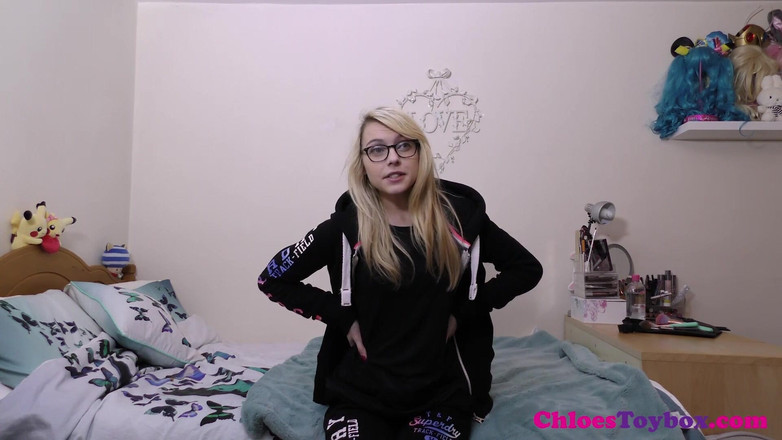 Chloe Toy: Striptease, mach dich an