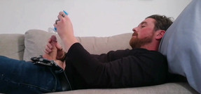 Dirty Talking Guy: Máš práci? Chceš se se mnou postříkat na tom gauči?