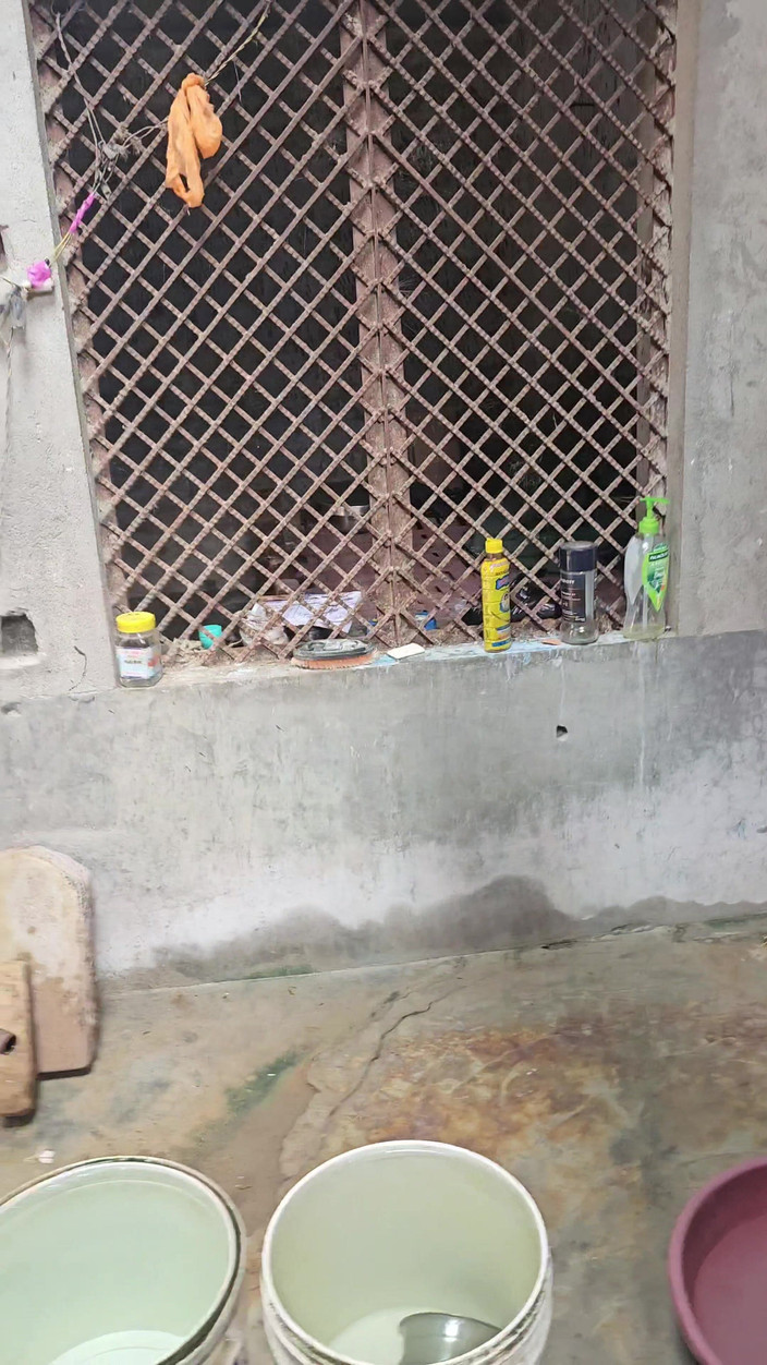 Aalox: Hintli ateşli kız köy odasında seks yapıyor