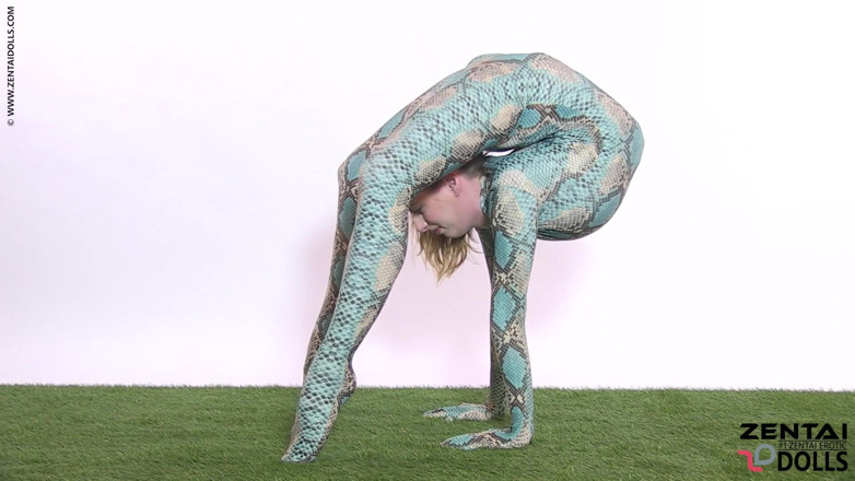 ZentaiDolls: Ballerina in un costume da fatto