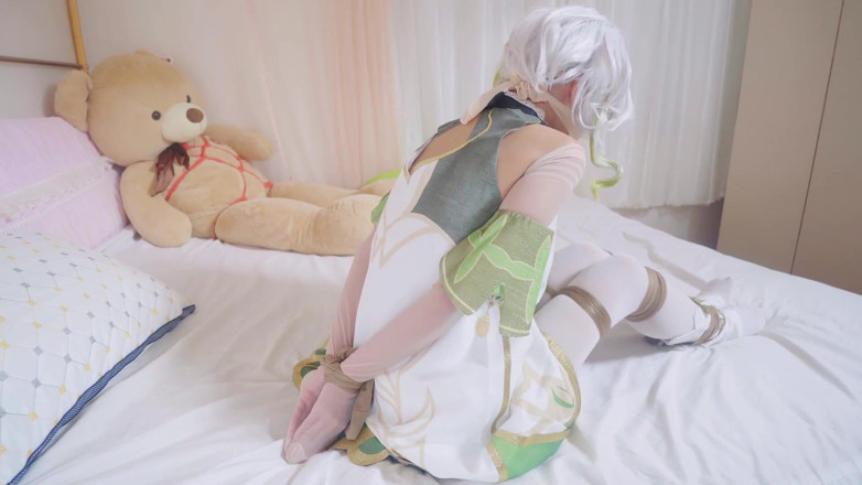 Bondage House: 草の神ナシダストッキング ボンデージと支配