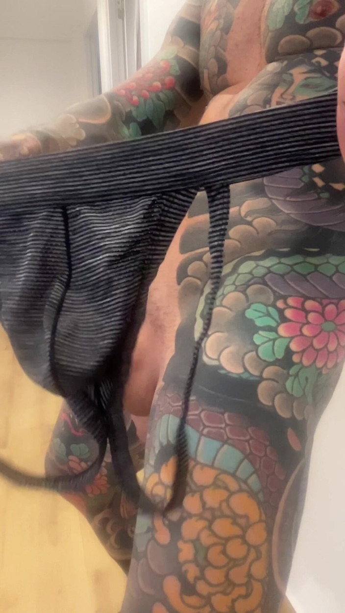 Juan Lucho Gay: Iberischer Mann masturbiert
