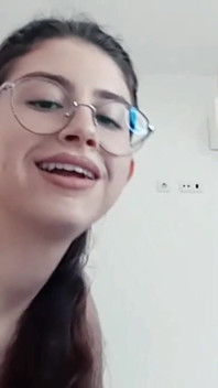 Blowjob langsung dengan cermin mata pancutan muka