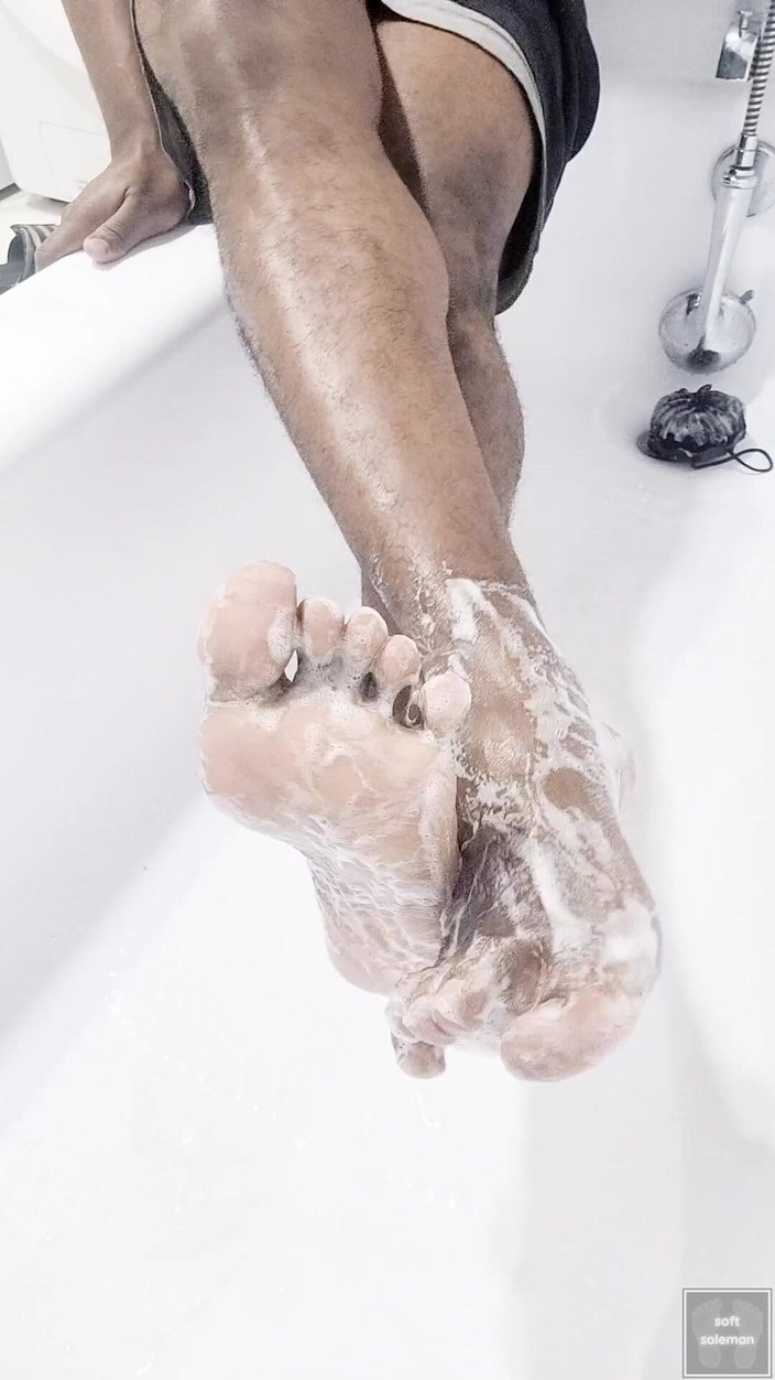 Soft Soleman: Seife, meine sohlen mit einem Dusch-Scrubber (2025)