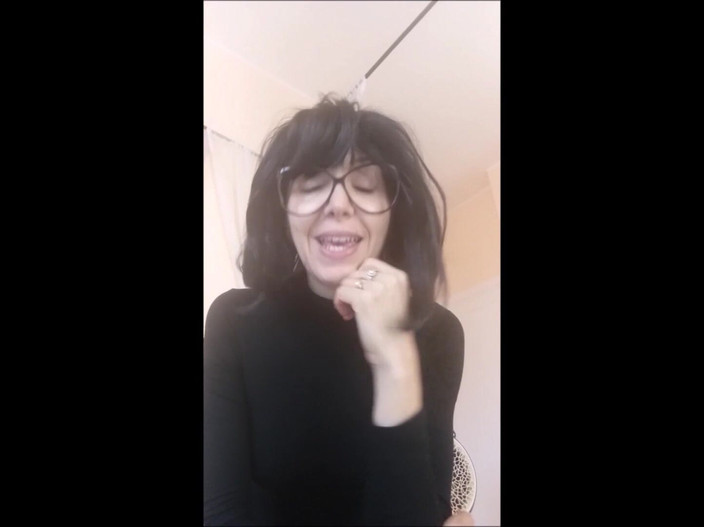 savannahamatoriale: 学生角色扮演被你的秘密女友惊讶