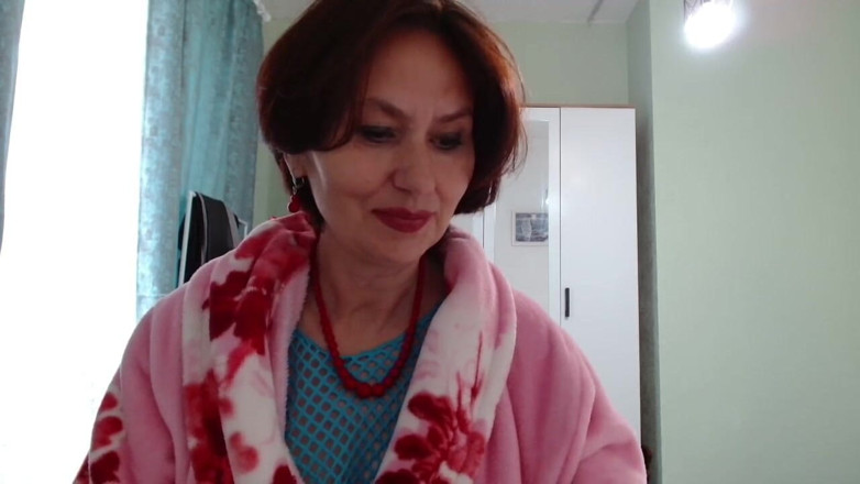 ANGELA_LADY: Owłosiona cipa i duży tyłek pozwalają lizać