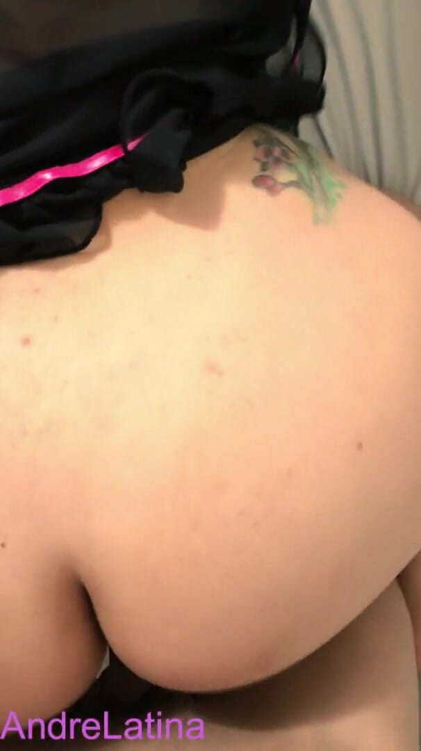 Gatita latina: 兰塞里亚的美味成熟女郎被操了