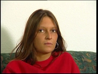 Lucky Cooch: Bruna tatuata si toglie i vestiti e mostra il suo...