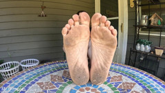 Mr Dimples: Pokazując moje brudne stopy