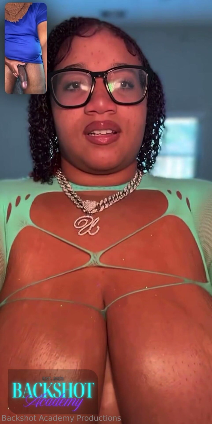 TeddyStrokez: Biggdebbiecakez Has the Best Facetime Show