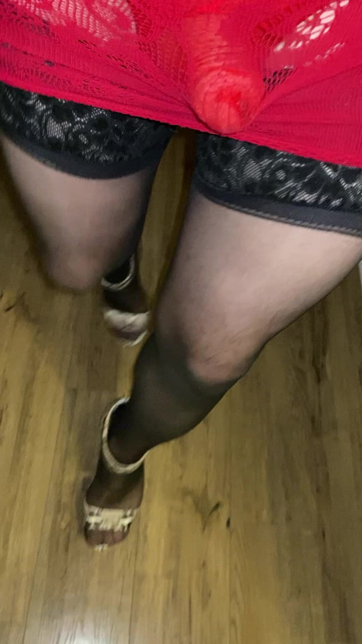 Madisoncd28428: Crossdresser děvka procházka hanby