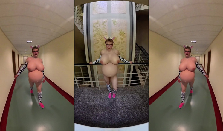 Sissy Adventures: Malá březí kráva Chantal s velkým bříškem a velkými prsy...