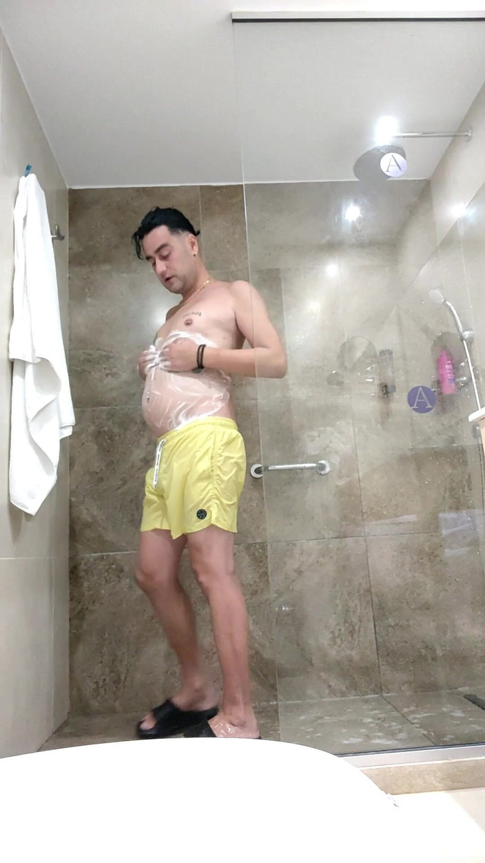 Idmir Sugary: Perut kembung besar mandi - mandi telanjang setelah berenang