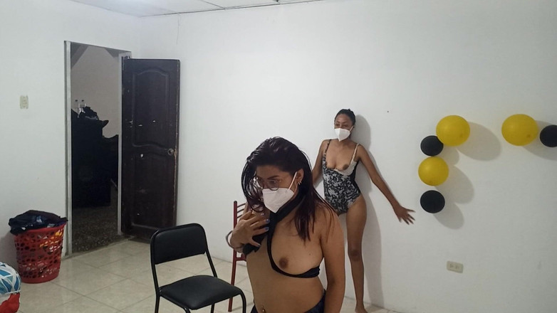 NEGRITA SEXY: My Lesbian Friend Came Home and We Got Really Hot...