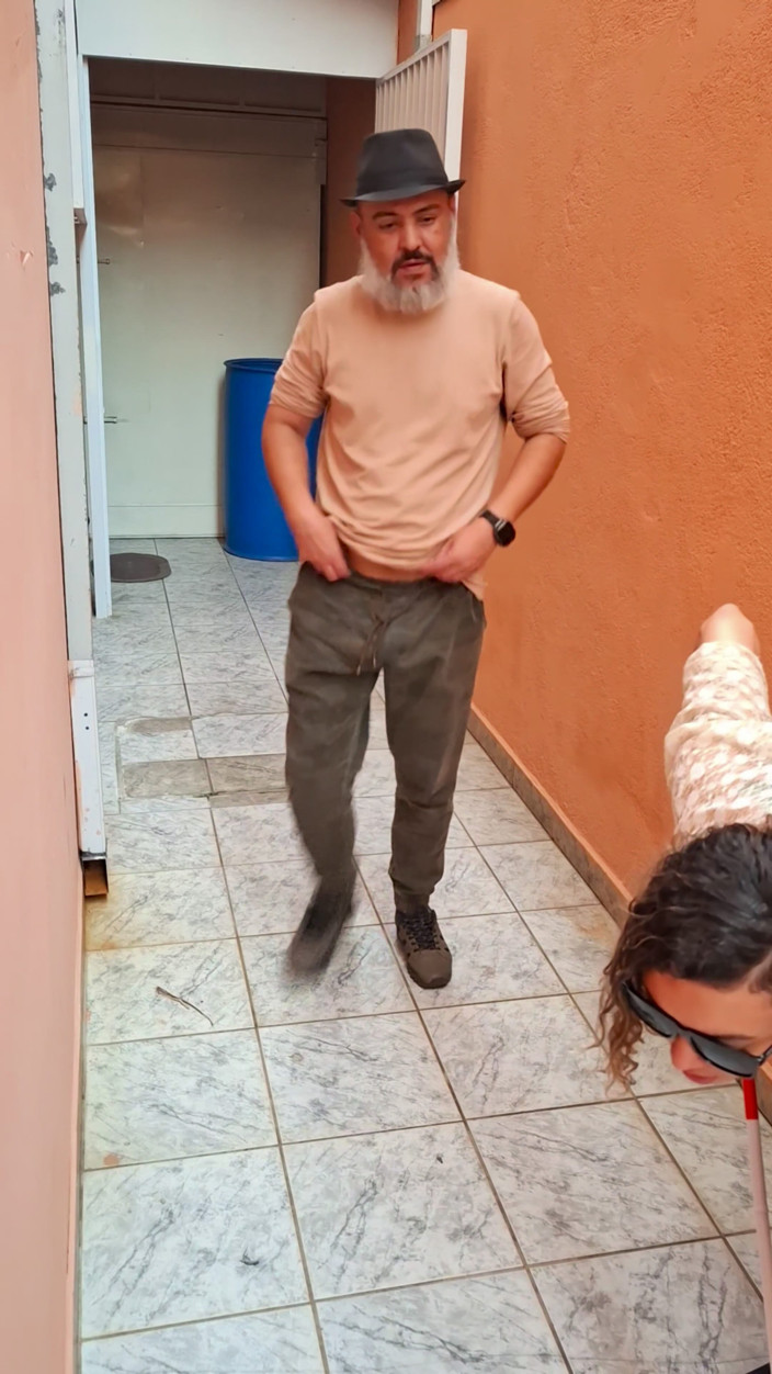 Victor SweetCoupleStories: Ora înghețului cu fata oarbă pe alee.