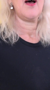 AuntJudysxxx - tu madrastra madura Sra. Maggie encuentra su cinturón en bragas robada (en primer plano)
