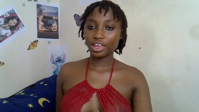 Maeeyxx: Would U Smash on the First Date? Be Honest