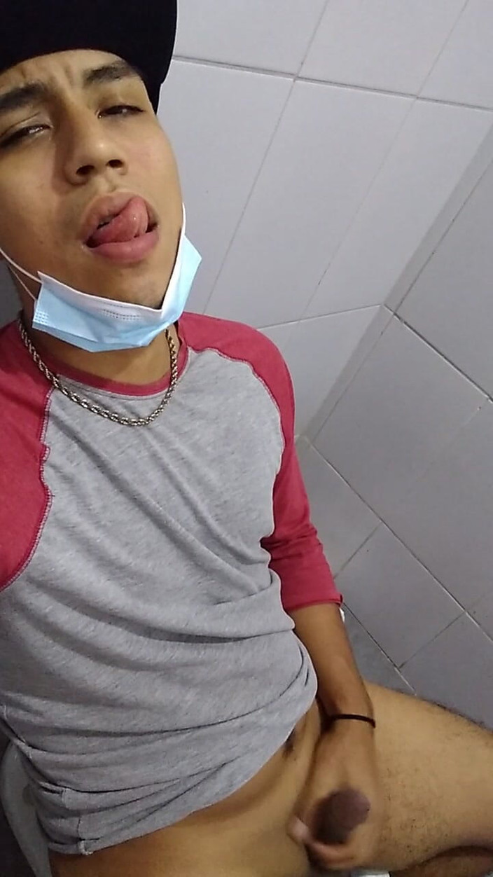 AlexAlejandro13: トイレに入る