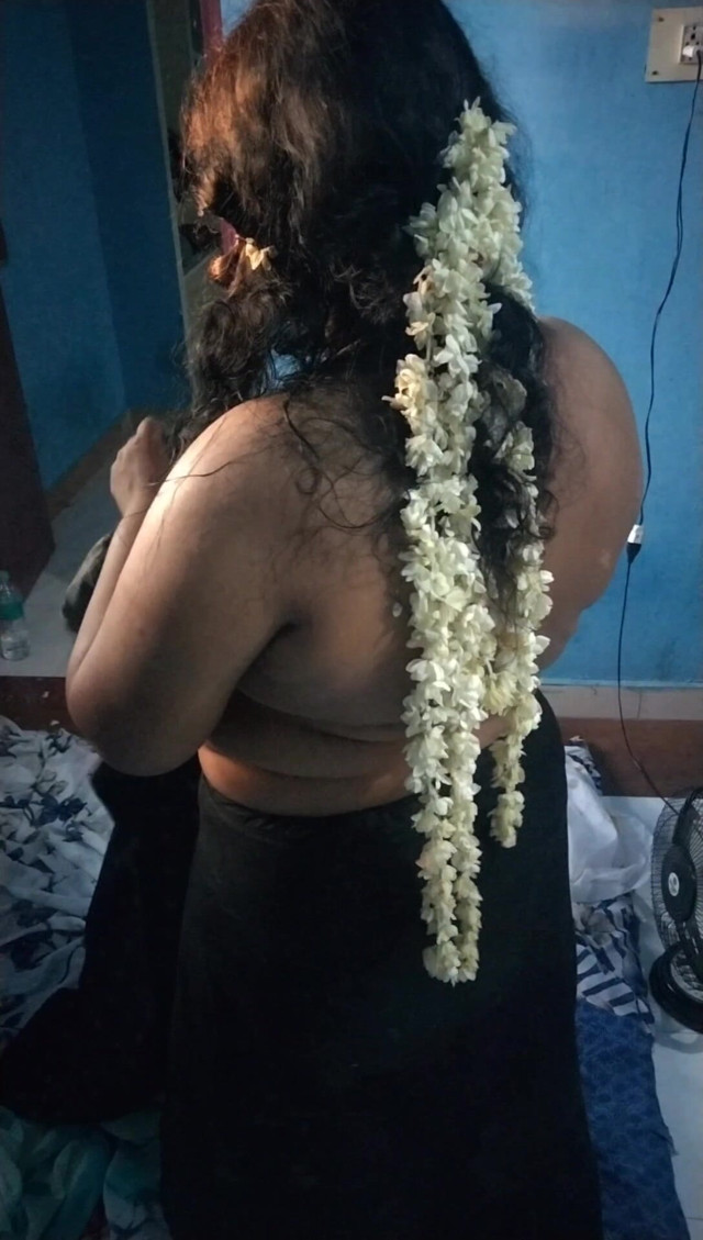 After Bathing (Tamil lesbian) After Bathing (Tamil lesbian)
