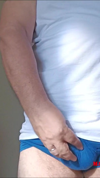Hung Extra-thick Uncut Stud Shoots Big 4K