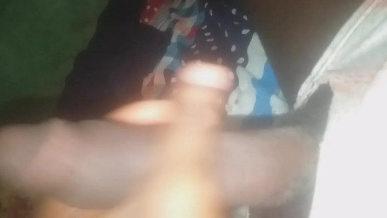 Badman4606: Je l’ai surpris en train de se masturber dans sa...