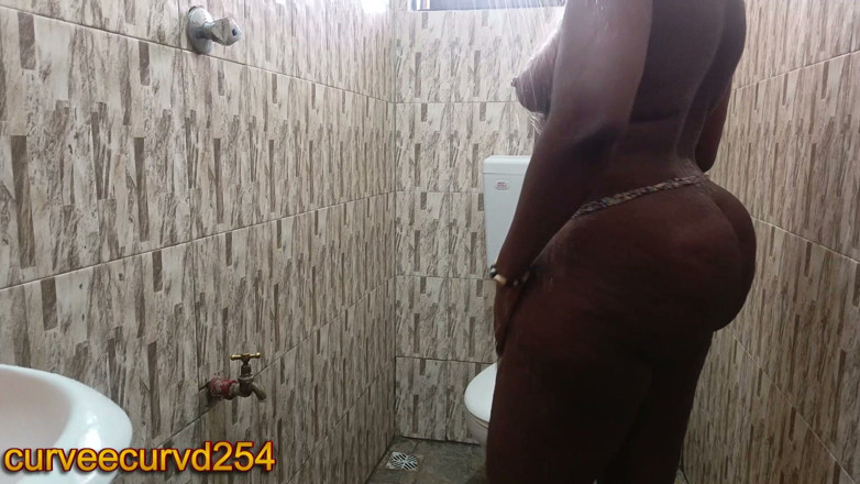 Curveecurvd254: Gros cul sous la douche matinale