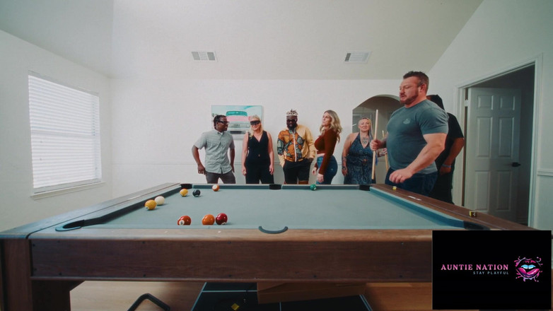 Auntie Nation: Nedělní boční ksousíčko