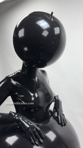 Miss_Fetilicious: Bạn nghĩ gì về chiếc váy bơm hơi của tôi?