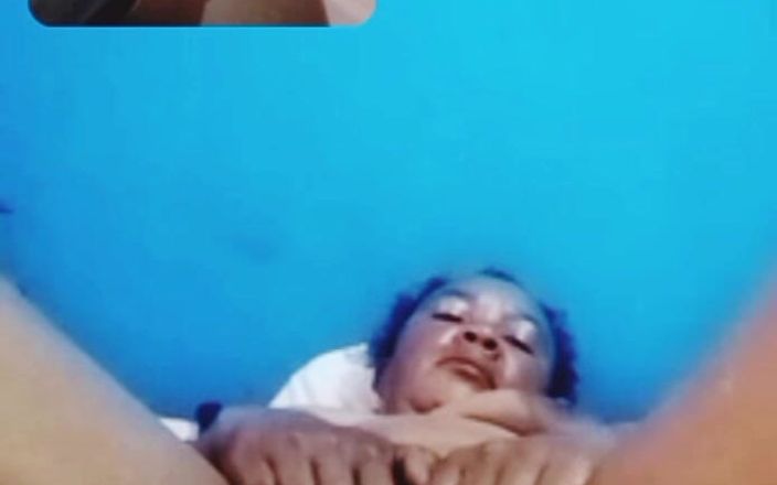 Sugarmama video call mutual masturbation: Anne görüntülü görüşmede amını oynuyor, ep6