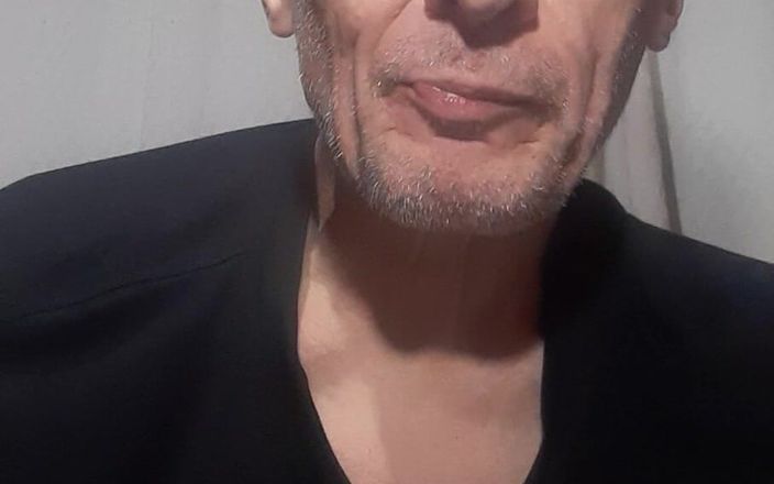 Big uncut hard cock: Теплий романтичний люблячий поцілунок з моїм ротом і язиком, давайте зробимо це разом.