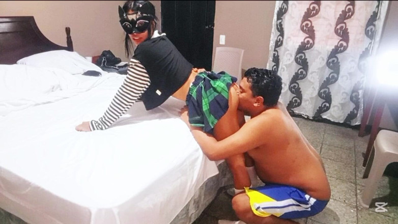 Skinnydanie21: Professora Faz Sexo com Estudante de 18 Anos