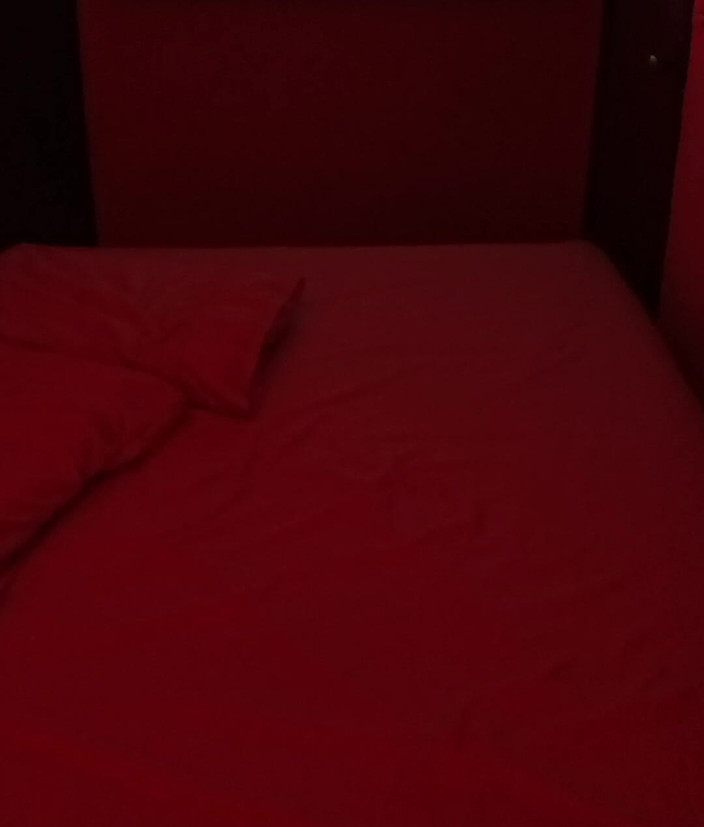 MiguellTrajano: As Visões do Quarto Vermelho - O Enfermeiro Gravando Vídeo Sensual...