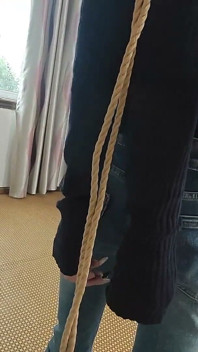 Sevimli kız arkadaşım çok sıkı bir Avrupa bağlama yöntemini deniyor