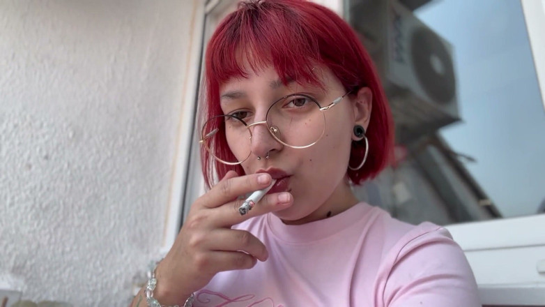 lanalovacutie: Close up Smoking with Lipgloss