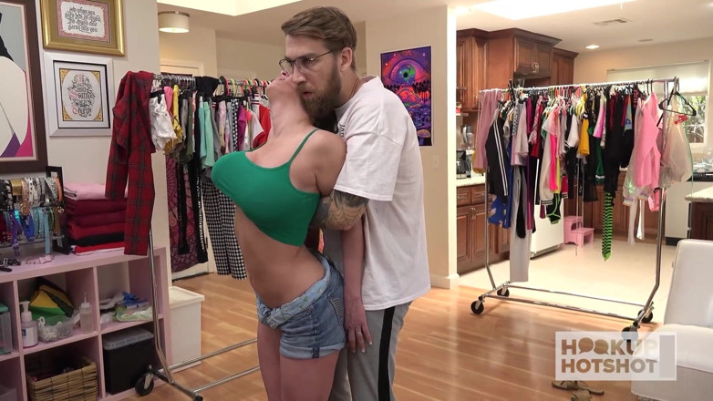 HookUp HotShot-BTS: Bts - Slutty Dee Williams Is Horny for Bryan Gozzling's Rough...