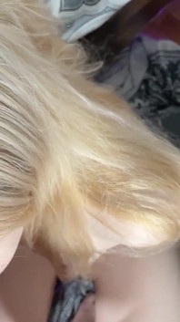 Blonďatá přítelkyně šuká doma