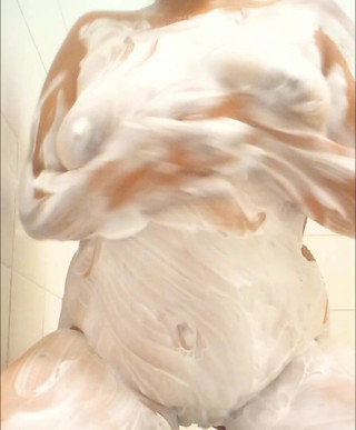 NastyNymphoMilf: Schau zu, wie ich meinen körper in der dusche besahne