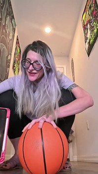 6'7 Zeița Înaltă de baschet one-handed hold Challenge cât timp pot aceste mâini uriașe domina?