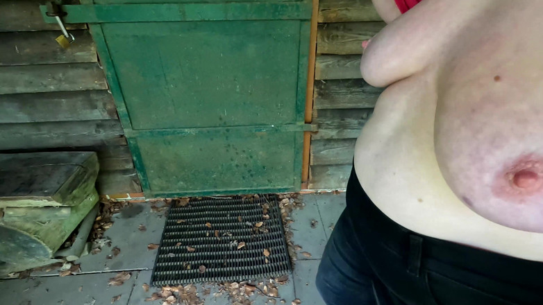 Bouncy Tits Action: Beating Breasts and Whipping Labia at Picnic